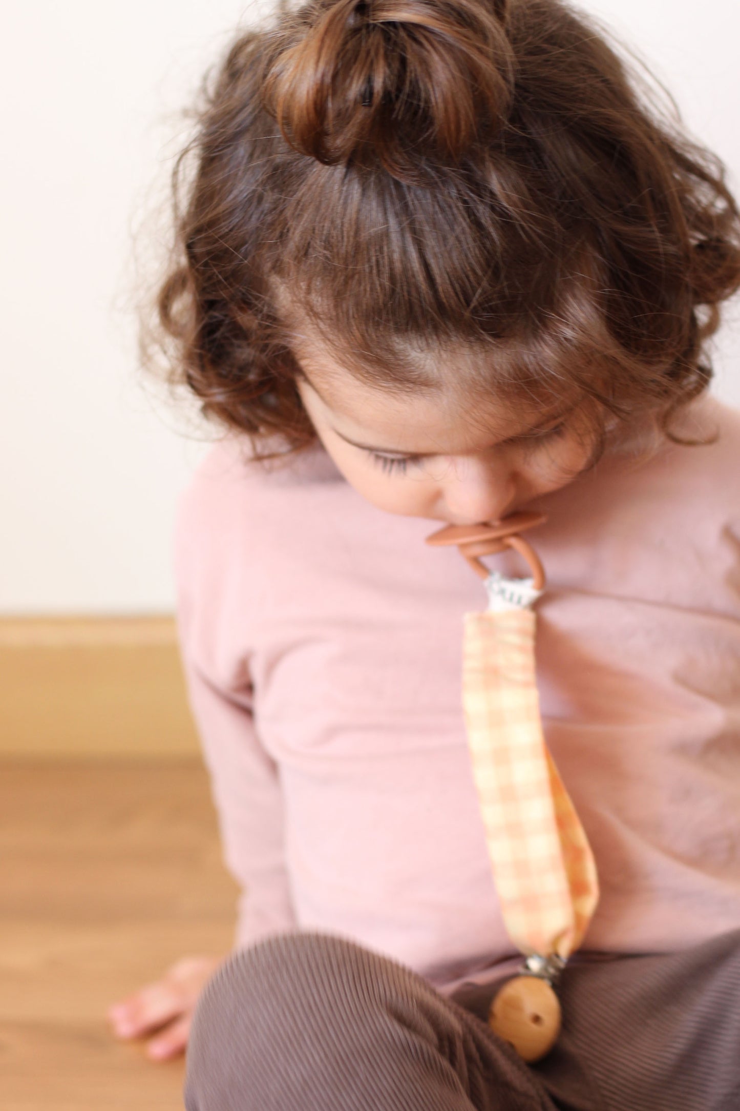 Cuelga chupete Vichy Peach