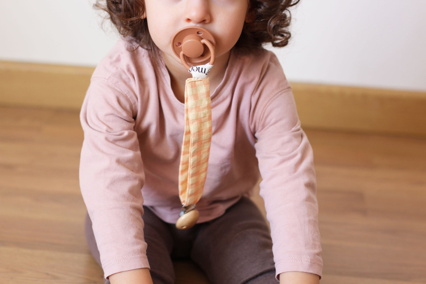 Cuelga chupete Vichy Peach