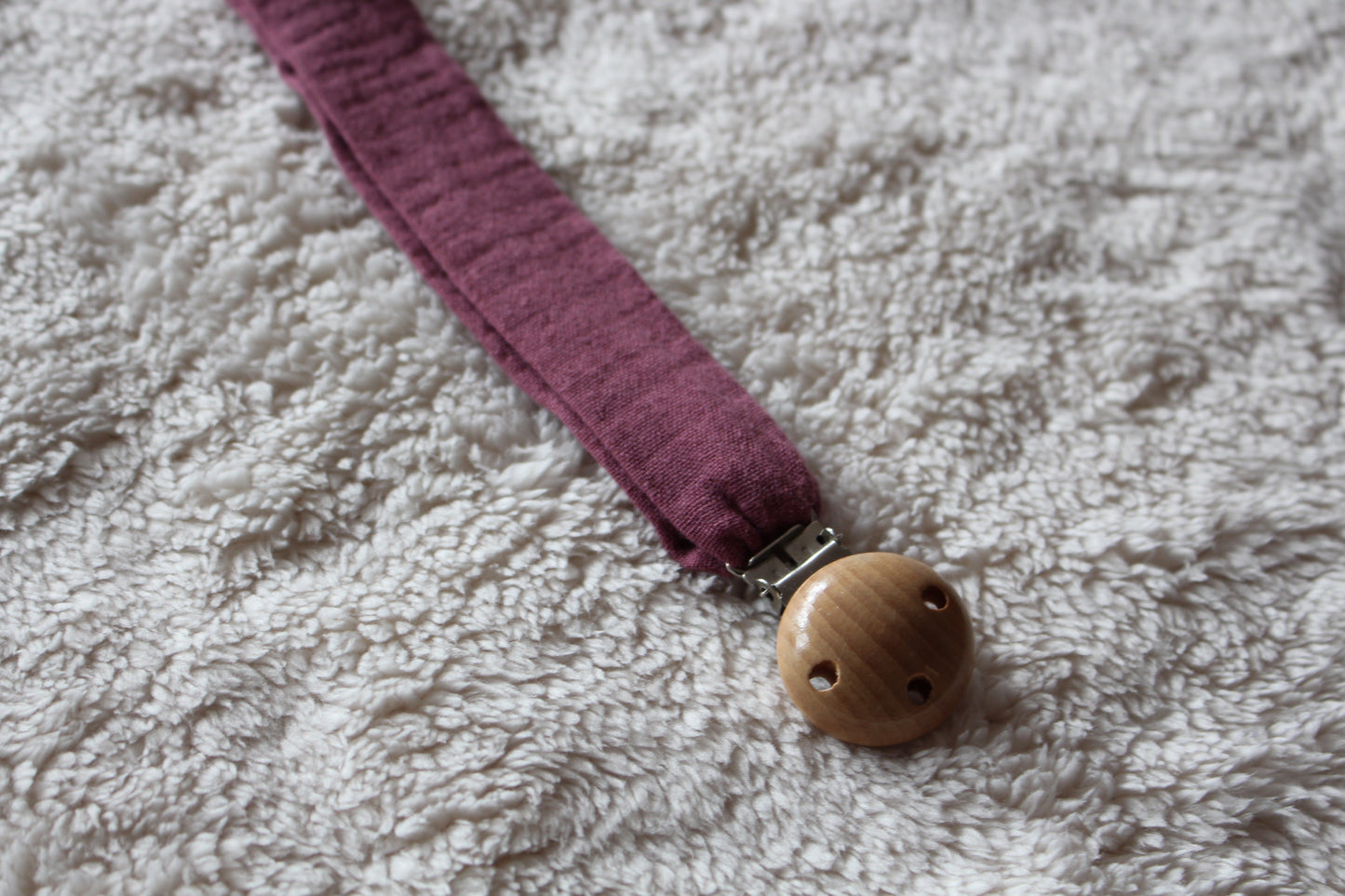 Cuelga chupete Burgundy